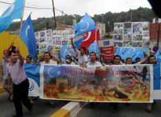 Çin’i protesto eyleminde arbede