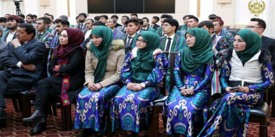 Özbekistan Orta Dereceli Okullarda Başörtüsünü Yasakladı