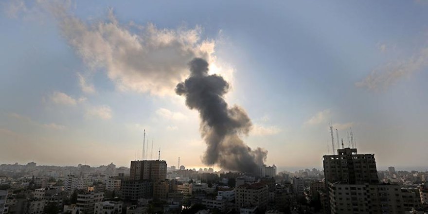 İşgalci İsrail Gazze'yi Vurdu
