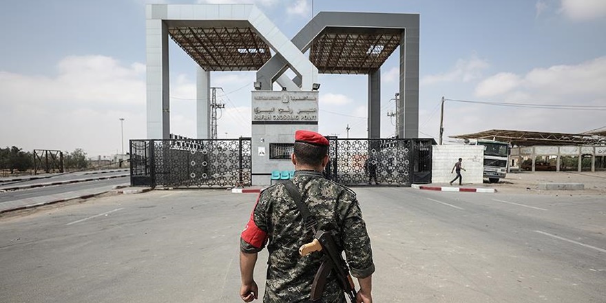 Mısır Cuntası Refah Sınır Kapısı’nı Geçişlere Kapattı!