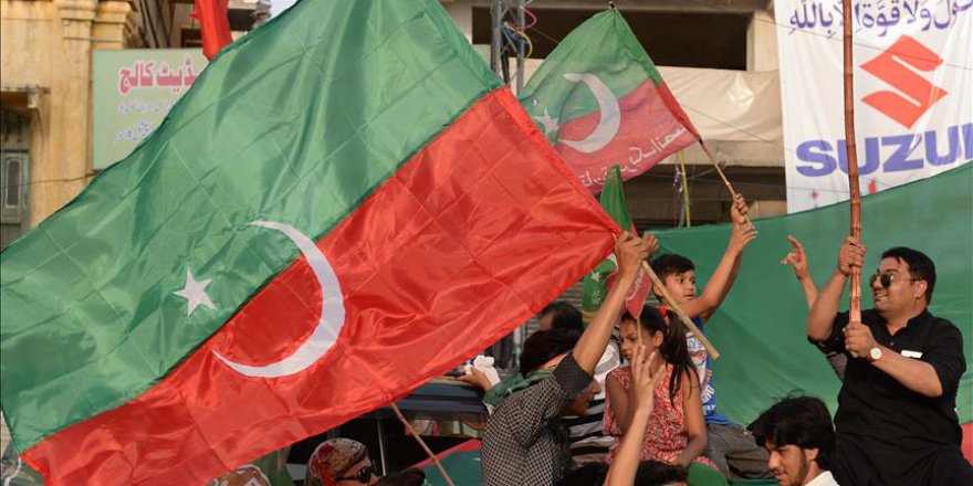 Pakistan'daki Seçimleri ‘Adalet Hareketi' Kazandı