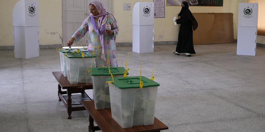 Pakistan'da Seçimin Kesin Olmayan Sonuçları Açıklandı