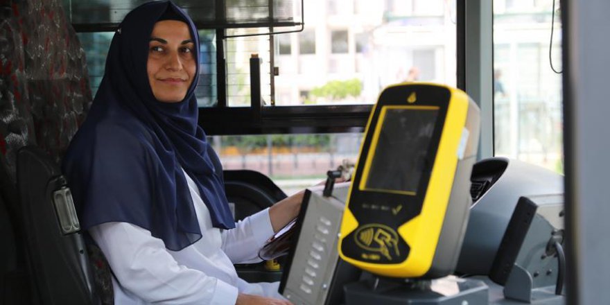 İstanbul Yollarında Başörtülü Bir Kaptan
