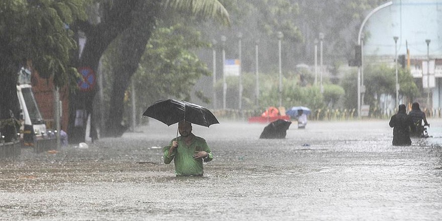 Hindistan’daki Yağışlar Can Almaya Devam Ediyor