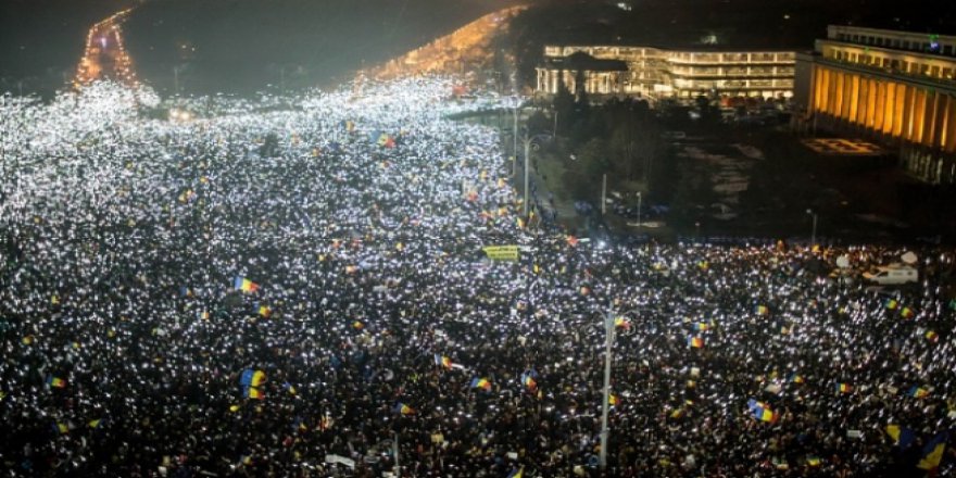 Romanya'daki Protestolarda Yüzlerce Kişi Yaralandı