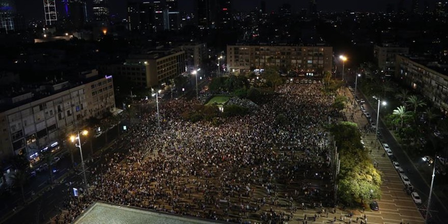 Tel Aviv’de Binlerce Filistinli Irkçı Yasayı Protesto Etti