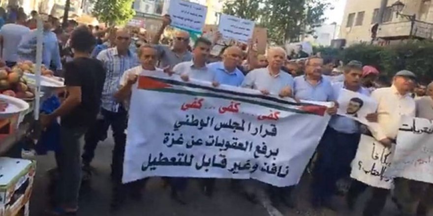 Filistinliler Ablukayı Protesto Ettiler