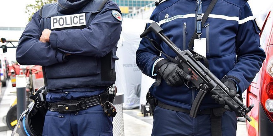 Fransa’da Bıçaklı Saldırı: İki Ölü, Bir Yaralı