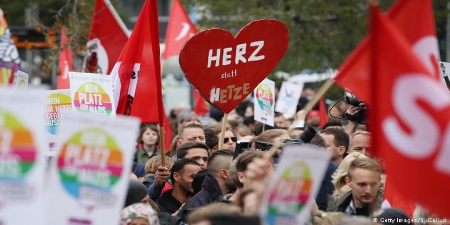 Chemnitz'te Yabancı Düşmanlığına Karşı Gösteri