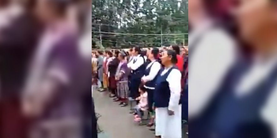 Çin, Uygur Kadınların Zorla Başını Açarak Çin Ulusal Marşını Söyletti