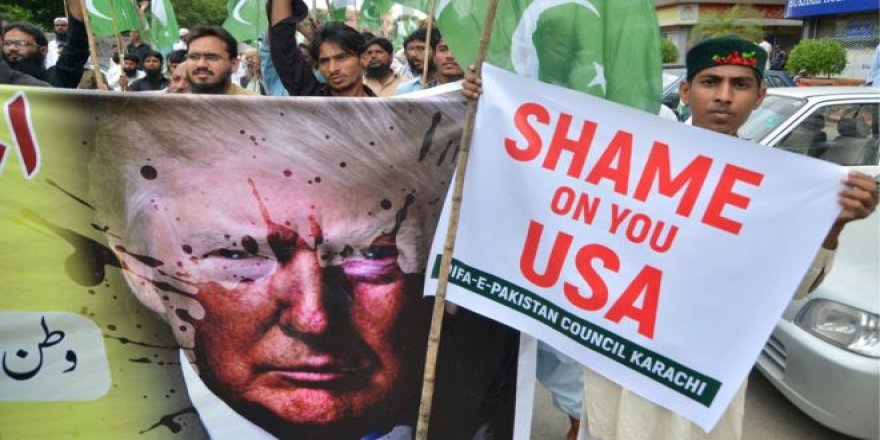 ABD Pakistan'a 300 Milyon Dolarlık Askeri Yardımı Kesiyor