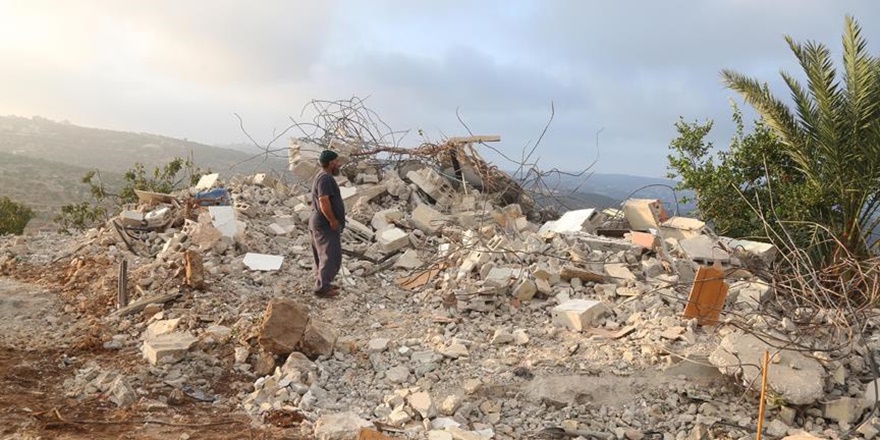 İşgalci İsrail Batı Şeria’da Filistinlilere Ait 4 Evi Yıktı!