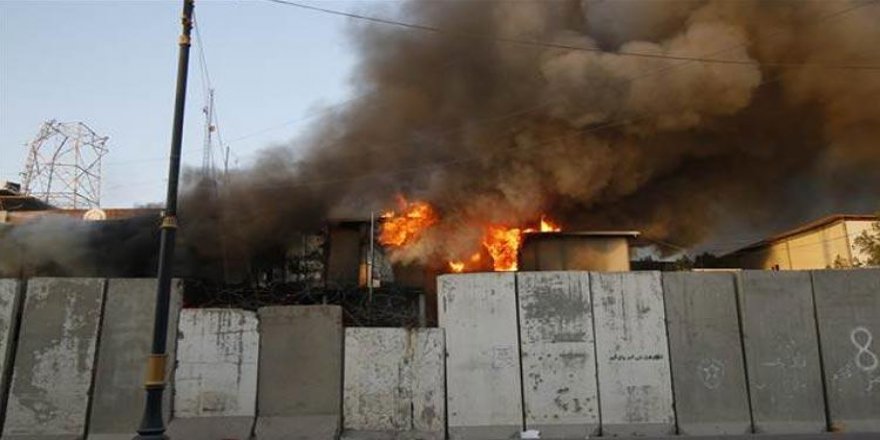 Basra'da Devlet Televizyonu ve Şii Parti Binaları Ateşe Verildi