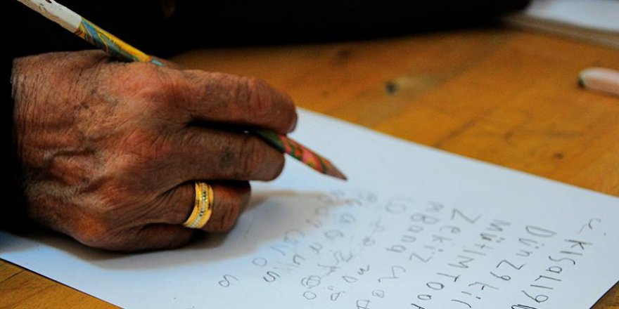 Dünyada Yaklaşık 750 Milyon Kişinin Okuma Yazması Yok