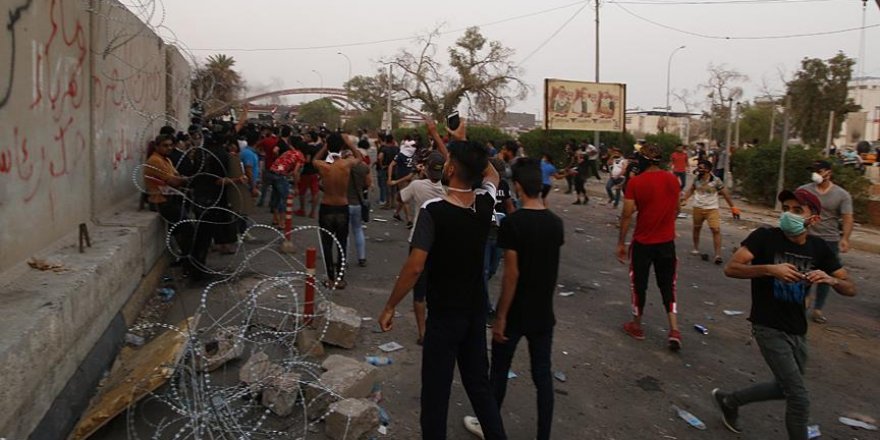 Basra'da İran Başkonsolosluğu Yakıldı