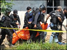 Endonezya Polisinden İnfaz