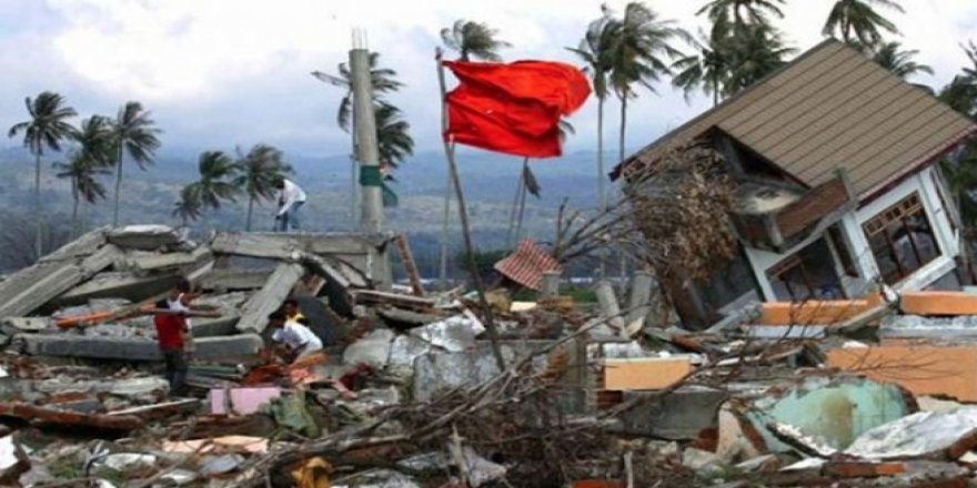 Endonezya'da 7,7 Büyüklüğünde Deprem
