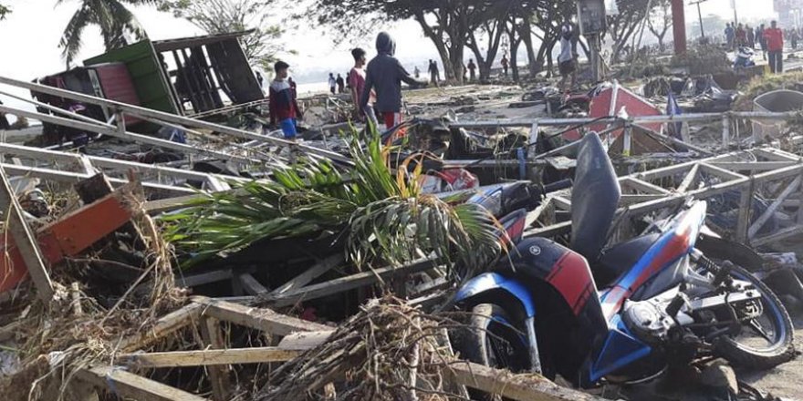 Endonezya'daki Depremde Ölü Sayısı 384'e Yükseldi