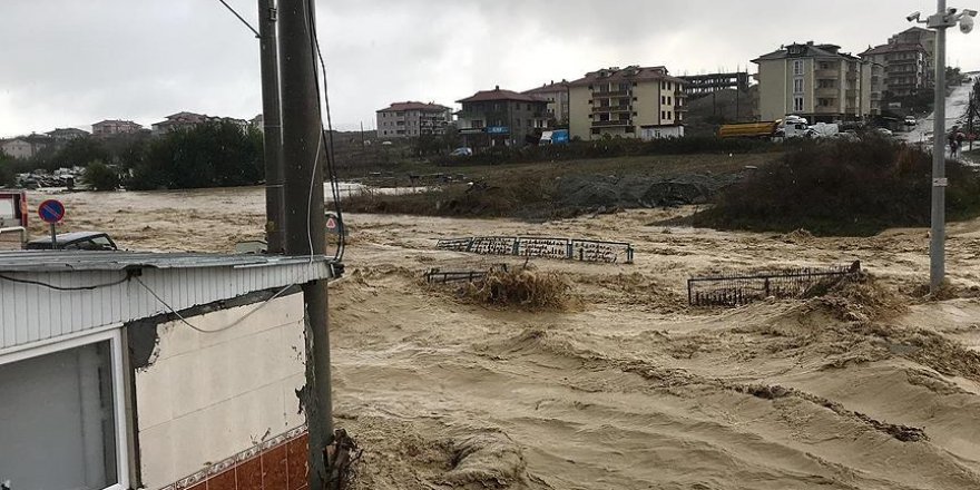 Sakarya ve Kocaeli'de Sağanak Sele Yol Açtı