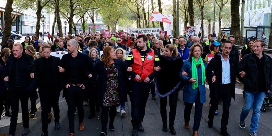 Hollanda'da Kamu Çalışanlarından Hükümet Karşıtı Protesto