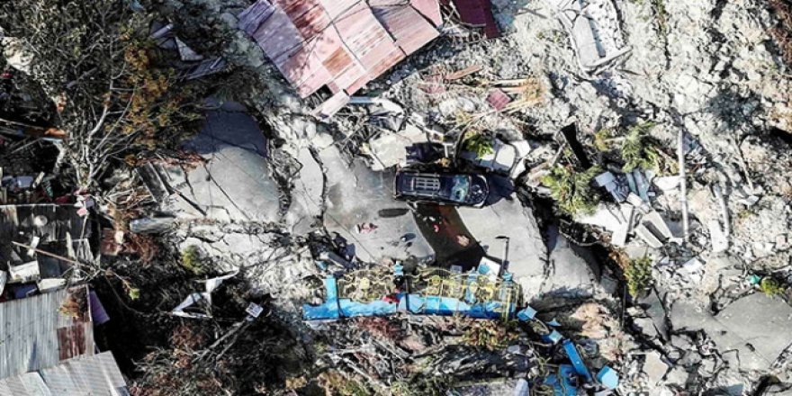 Deprem ve Tsunamiyle Sarsılan Endonezya'da Can Kaybı Artıyor