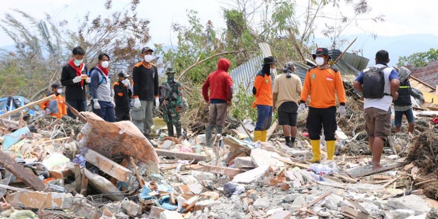 Endonezya’daki Depremde Binlerce Kişi Enkaz Altında