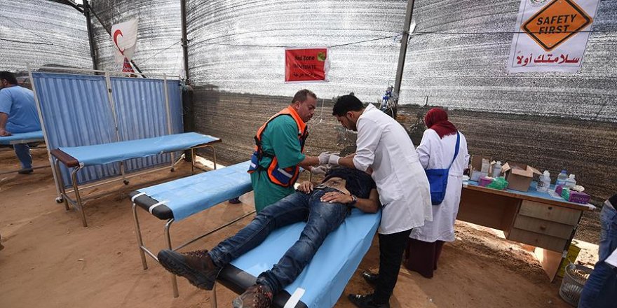 Siyonist İsrail Gazze'de Sağlık Çadırını Vurdu