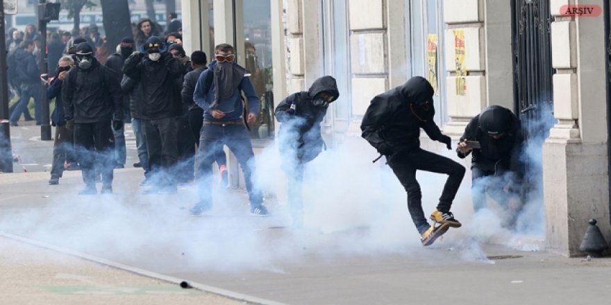 Fransa'da Aşırı Sağcılardan "SOS Mediterranee Derneği"ne Baskın
