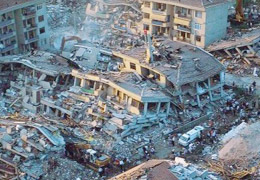 Deprem Evleri Bürokratlara Peşkeş Ediliyor