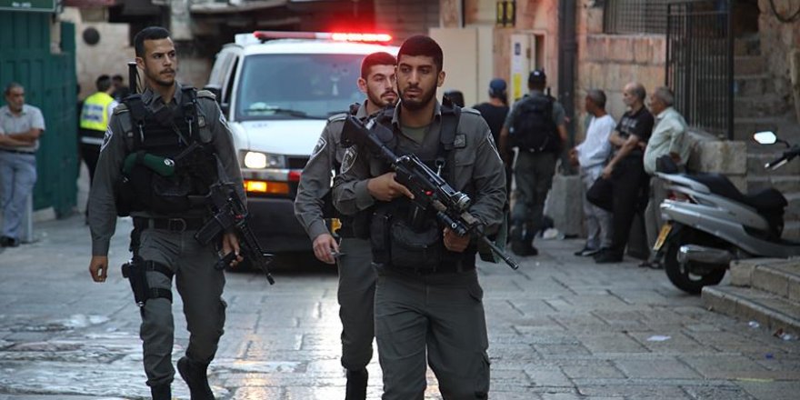 İsrail Polisi Kudüs Valisi’ni Gözaltına Aldı