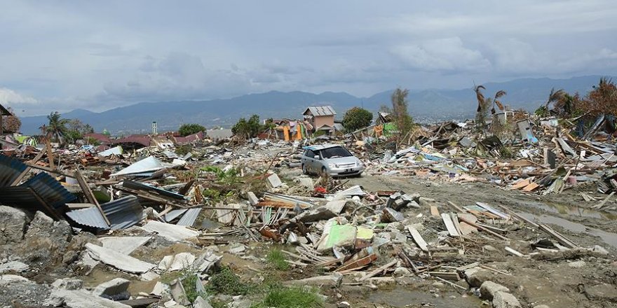 Endonezya Depreminde Ölü Sayısı 2 Bin 256'ya Yükseldi