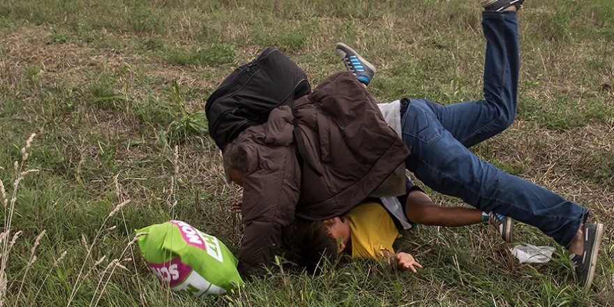 Macaristan Yargısından Sığınmacılara Çelme Takan Gazeteciye Ödül!