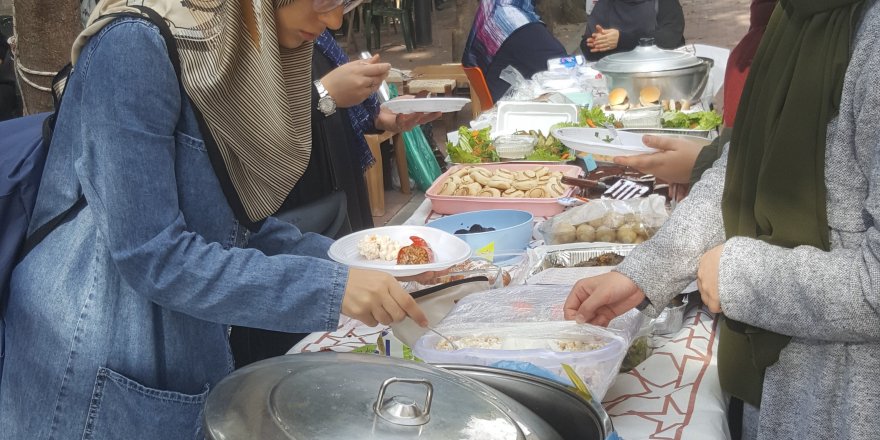 Özgür-Der Üniversite Gençliği İhtiyaç Sahipleri İçin Kermes Düzenledi