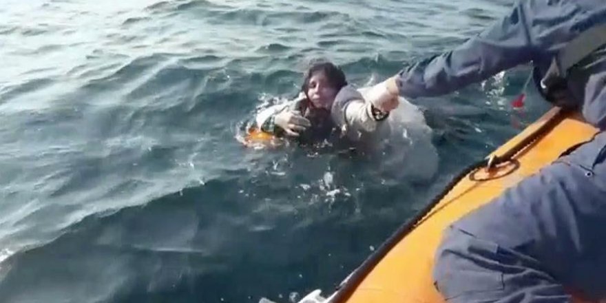 İzmir'de Göçmenleri Taşıyan Tekne Battı: 5 Ölü