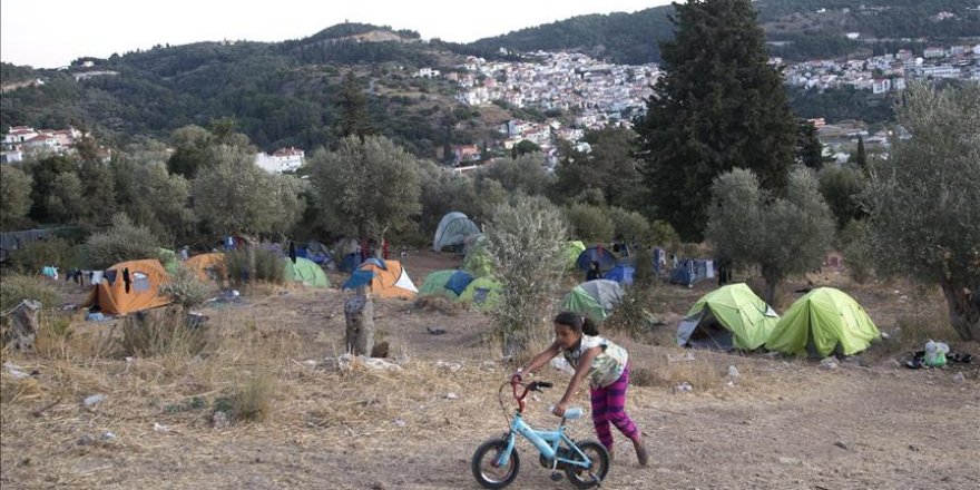 Yunanistan Adalardaki 6 Bin Mülteciyi Ana Karaya Taşıyacak