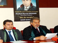 İzmir Barosu, AK Parti'nin Kapatılmasını İstedi