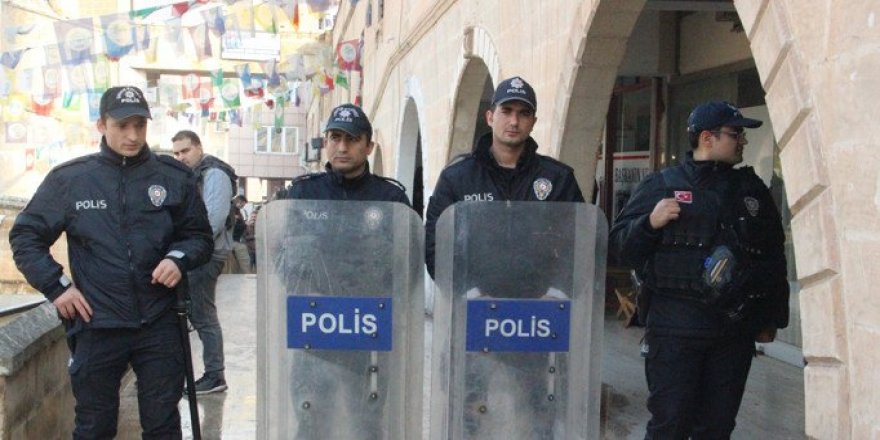 Polis HDP’lilerin Açlık Grevine Müdahale Etti