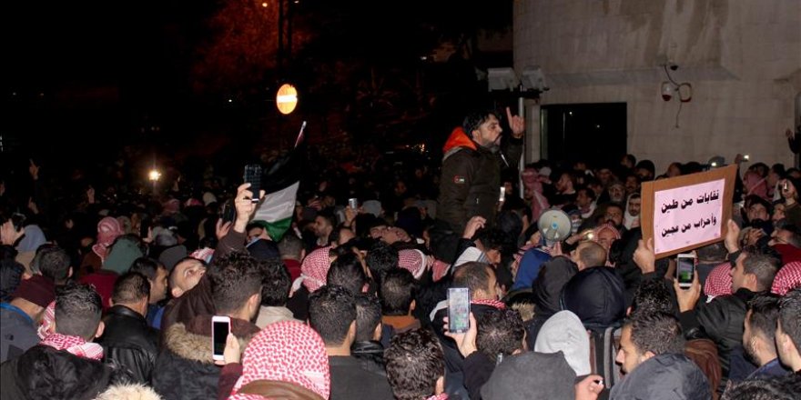Ürdün'de Göstericiler Hükümetin İstifasını İstiyor