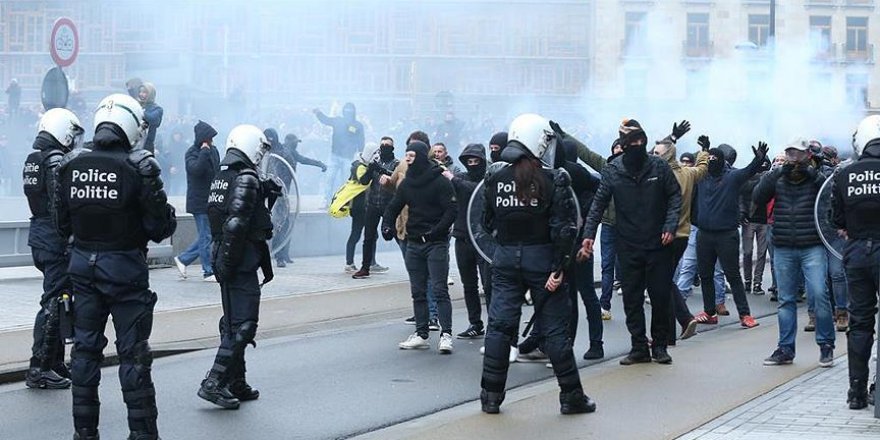 Brüksel'de Irkçı Gösteriye Polis Müdahalesi