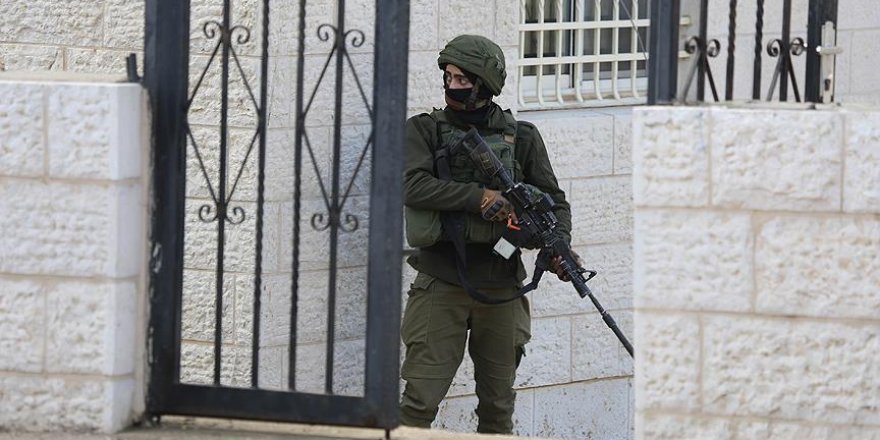 İsrail Güçleri Görme Engelli Filistinliyi Gözaltına Aldı