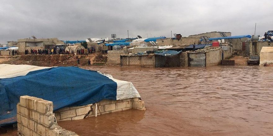 Suriye’de 11 Sığınmacı Kampını Sel Bastı