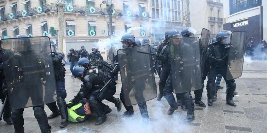 Fransa'da 'Sarı Yeleklilerin' Gösterilerinde Polis Şiddetine Soruşturma