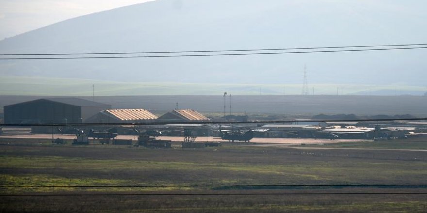 ABD Askerleri Suriye'deki Askeri Depolarından İlkini Boşalttı