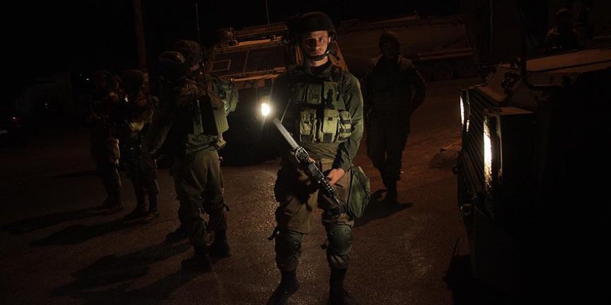İsrail Güçleri 10 Filistinliyi Gözaltına Aldı
