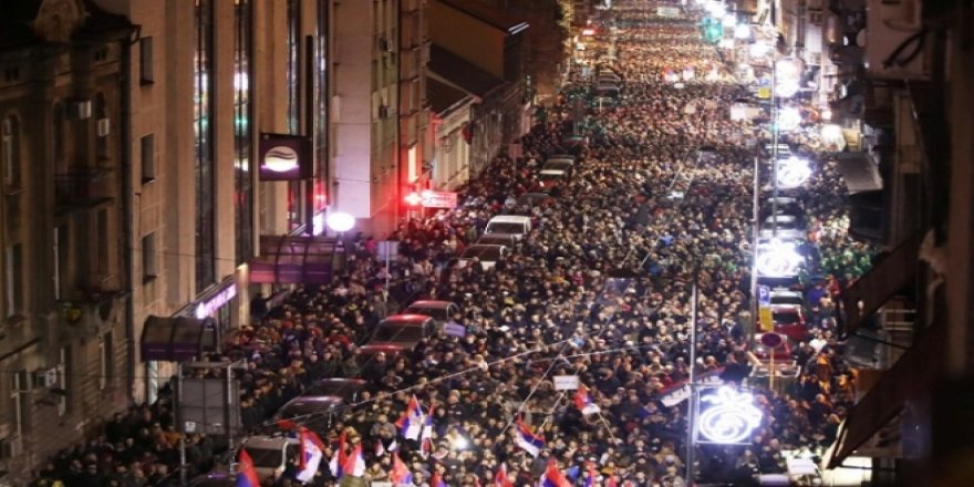 Belgrad'da "Hırsız Vucic" Sesleri Yükseldi