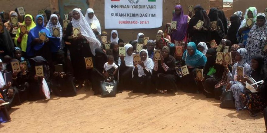 İHH’dan 4 Dilde 51 Bin Kur'an-ı Kerim Dağıtımı