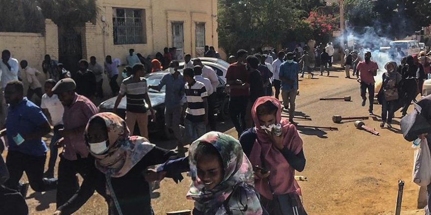 Sudan'da Beşir Karşıtı Protestolara Göz Yaşartıcı Gazla Müdahale