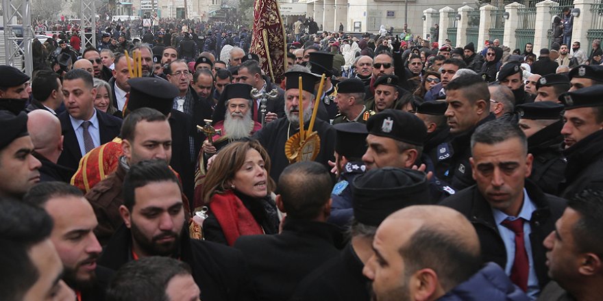 Beytüllahim'de Patrik 3. Theophilos Protestosu