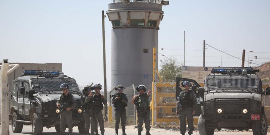 Terör Devleti İsrail 100 Filistinli Mahkumu Yaraladı