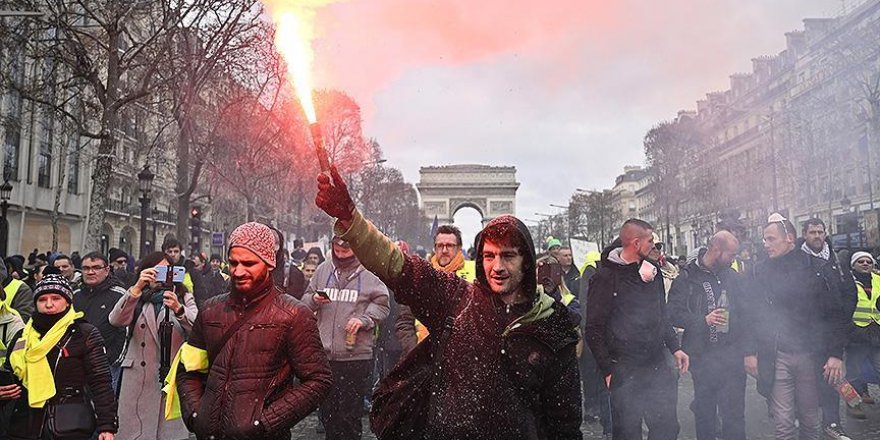 Fransa'da Sarı Yelekliler Gösterilerin 11'inci Haftasında Sokaklarda